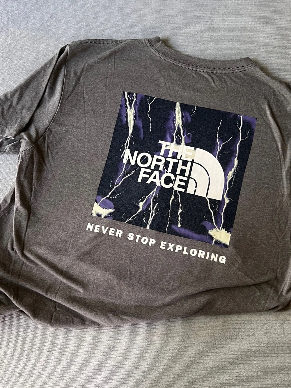 The North Face Charcoal Tee with Purple Lightning Graphic Mens Sz Large